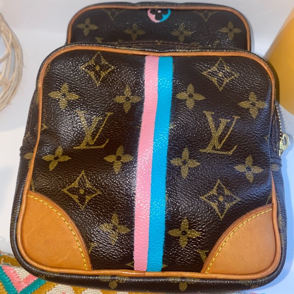 Authentic Louis Vuitton Amazone Monogram - Picture 2 of 10